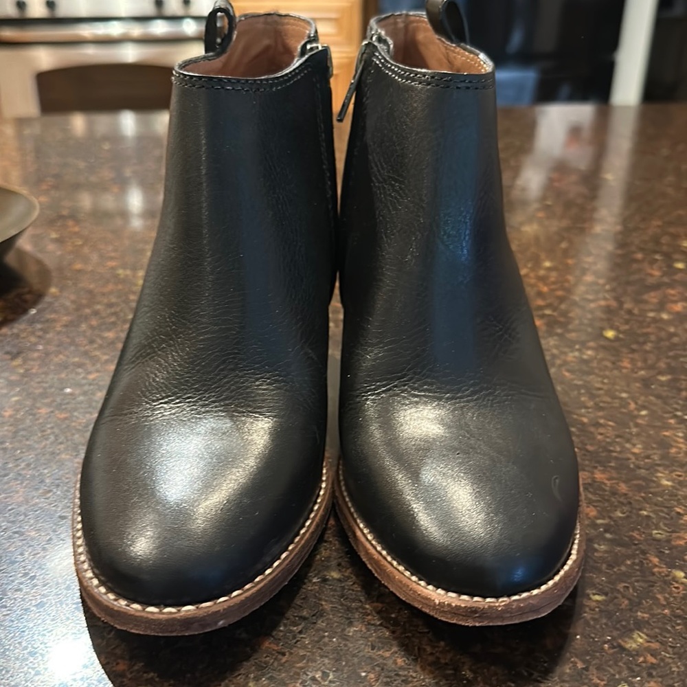 Madewell the billie boot in leather, pre owned. From pet/smoke free home.